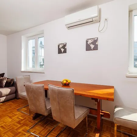 Ivana Apartman *
